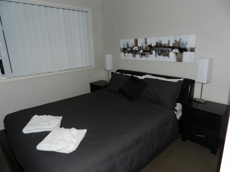 unit 1 / 9 Cockatoo Drive, New Auckland QLD 4680