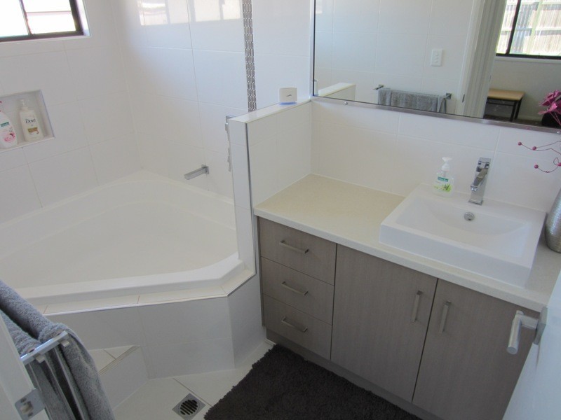 2/55 Bauhinia Street, Boyne Island QLD 4680