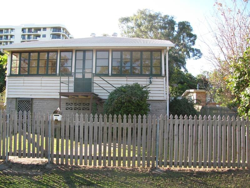 6 Flinders Street, West Gladstone QLD 4680