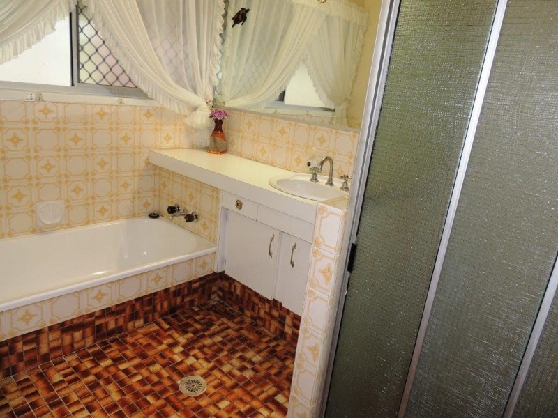 4 Aramac Drive, Clinton QLD 4680