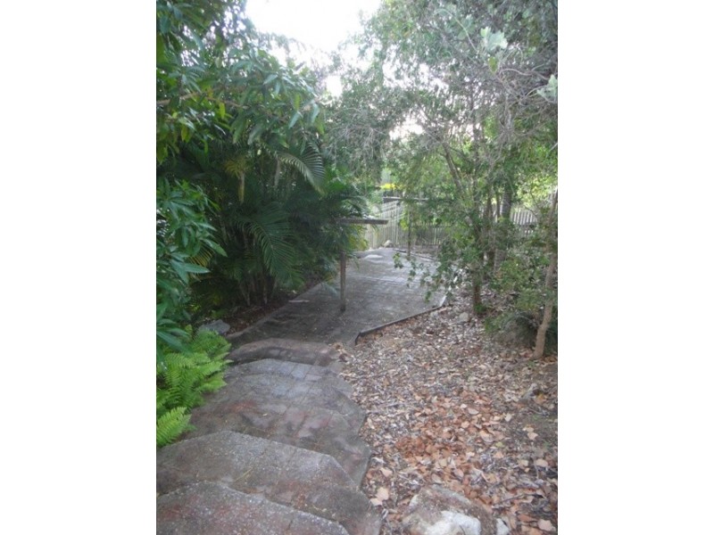 13 Fairway Avenue, Clinton QLD 4680