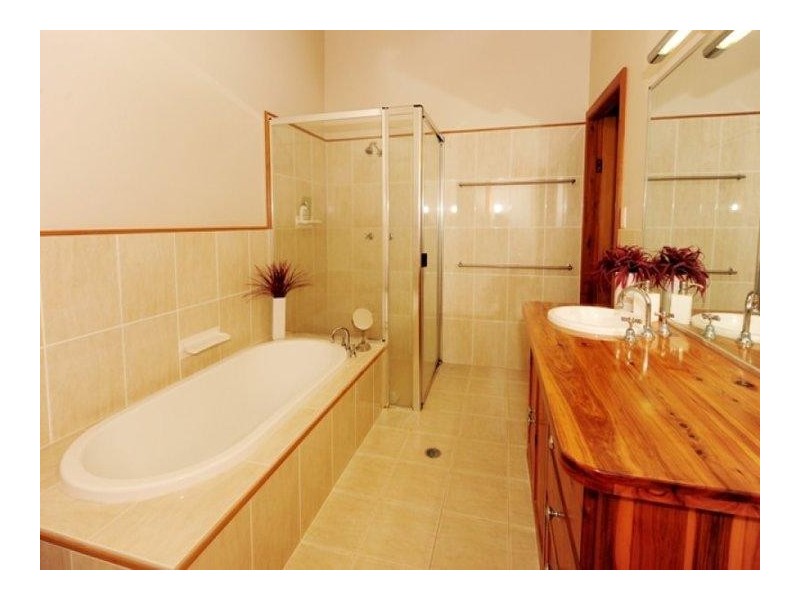 13 Fairway Avenue, Clinton QLD 4680