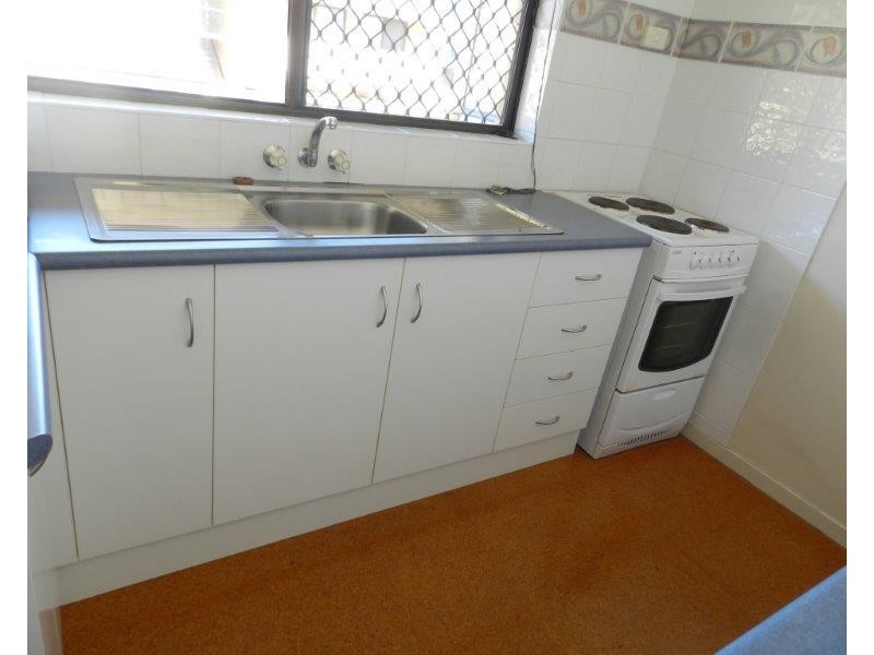 2/251 Auckland Street, South Gladstone QLD 4680