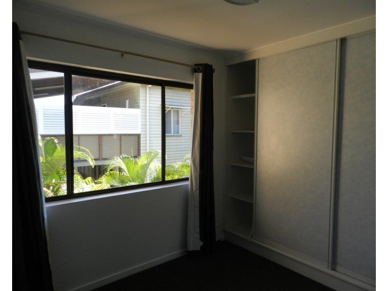 2/251 Auckland Street, South Gladstone QLD 4680
