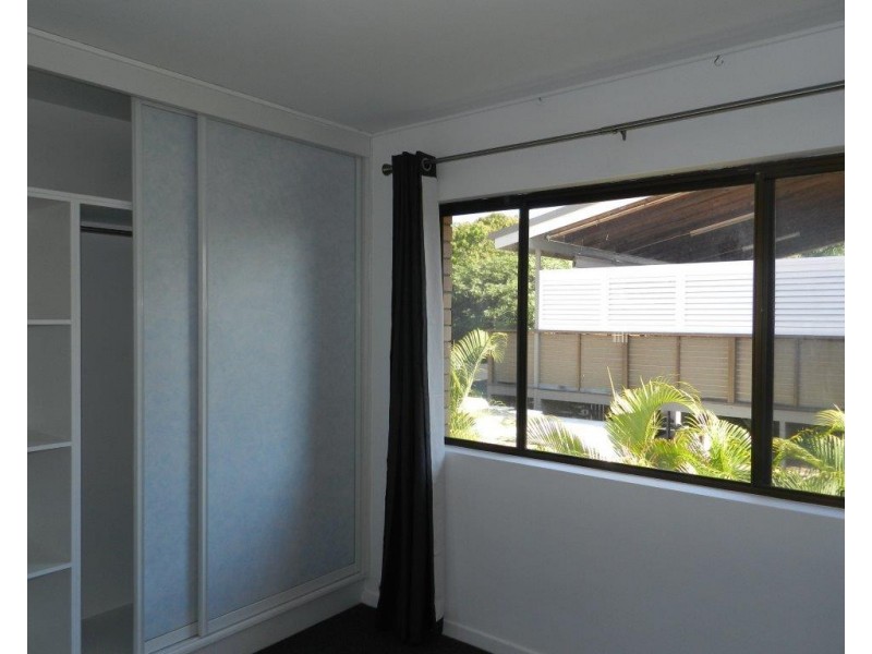 2/251 Auckland Street, South Gladstone QLD 4680