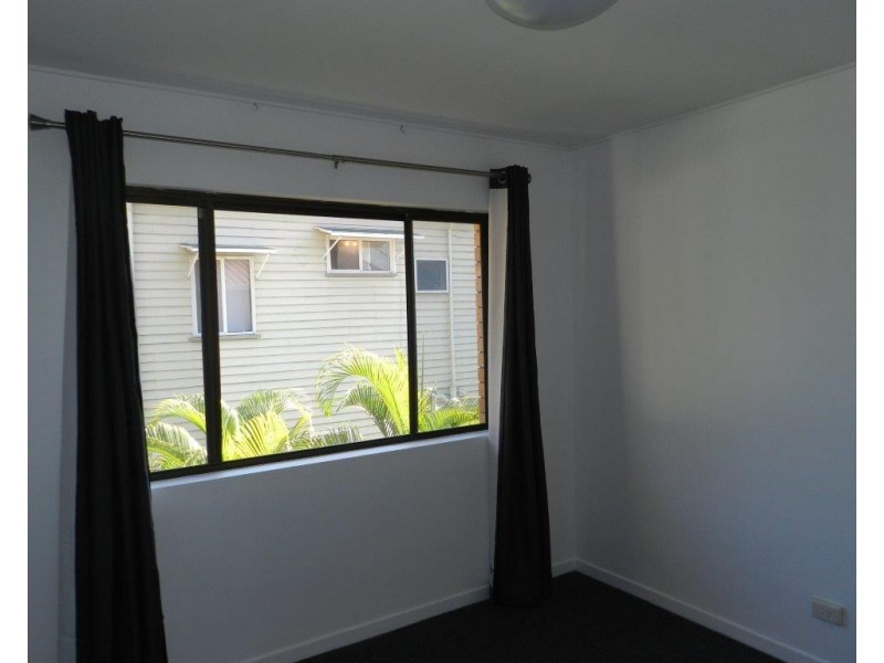 2/251 Auckland Street, South Gladstone QLD 4680