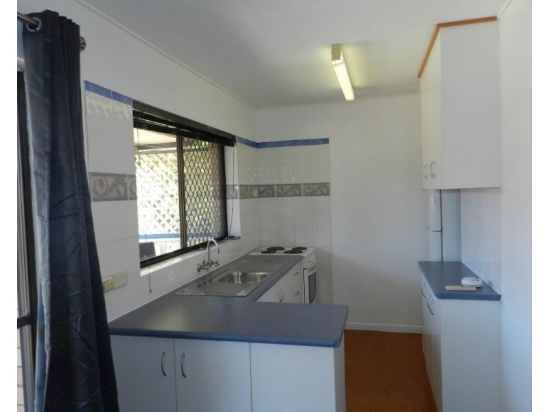 2/251 Auckland Street, South Gladstone QLD 4680