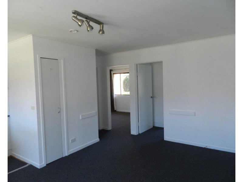 2/251 Auckland Street, South Gladstone QLD 4680