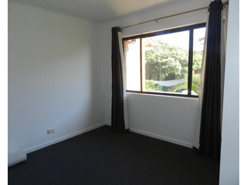 2/251 Auckland Street, South Gladstone QLD 4680