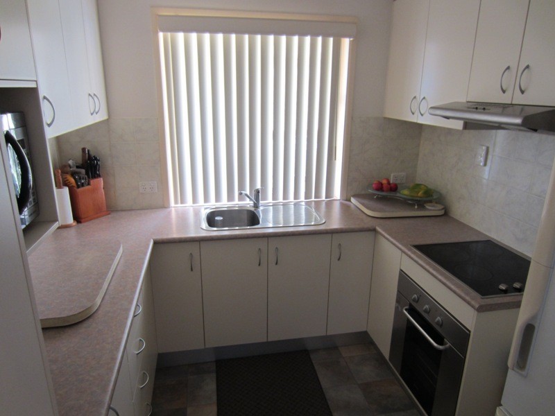 17 Centenary Drive, Boyne Island QLD 4680