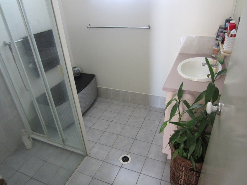 17 Centenary Drive, Boyne Island QLD 4680