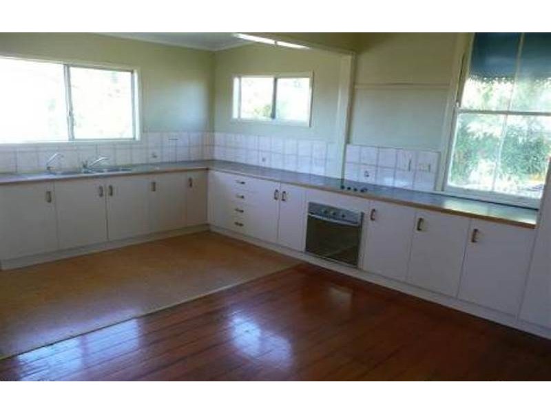 9 Eden St, Gladstone QLD 4680