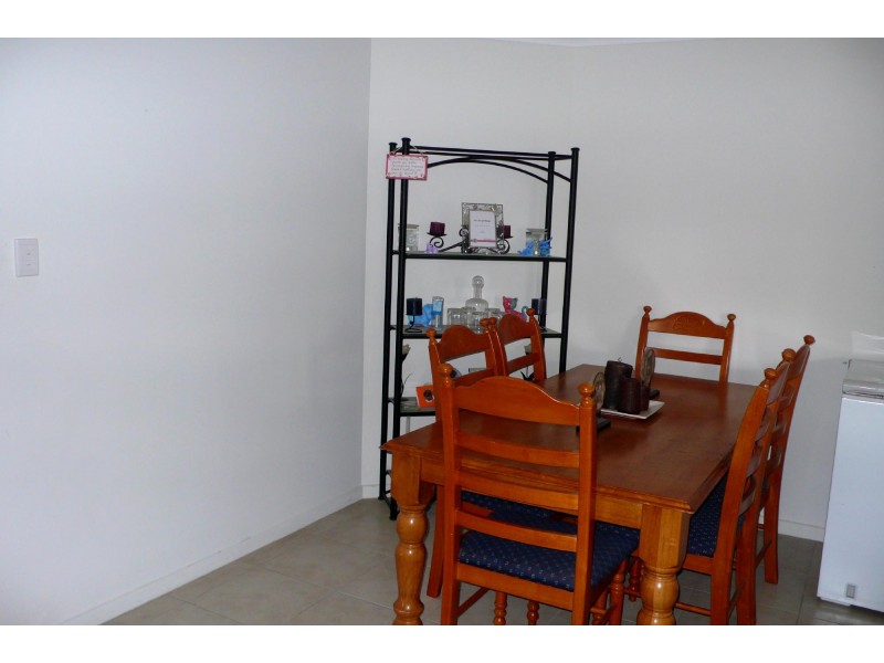 4 Glasshouse Place, New Auckland QLD 4680