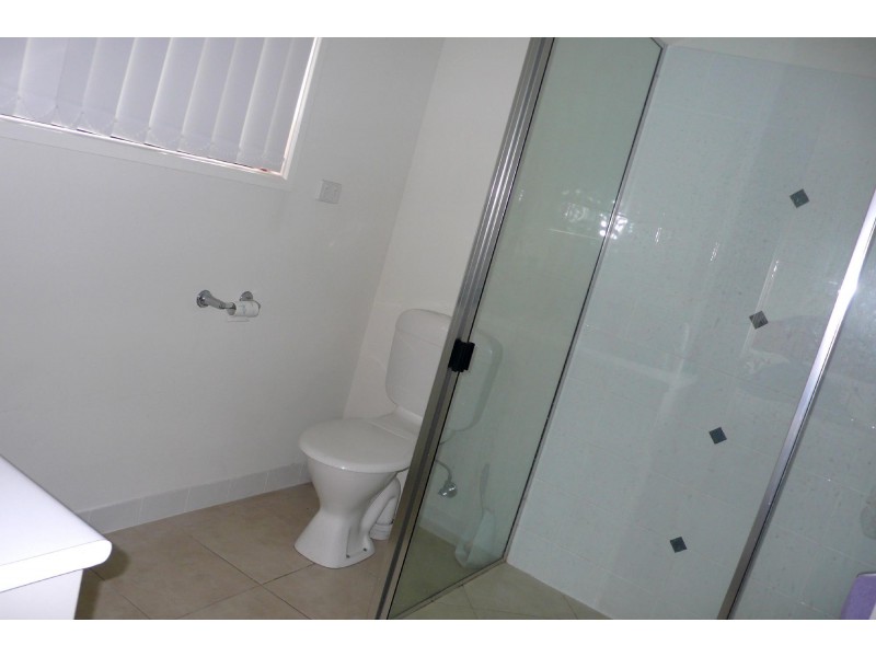 4 Glasshouse Place, New Auckland QLD 4680