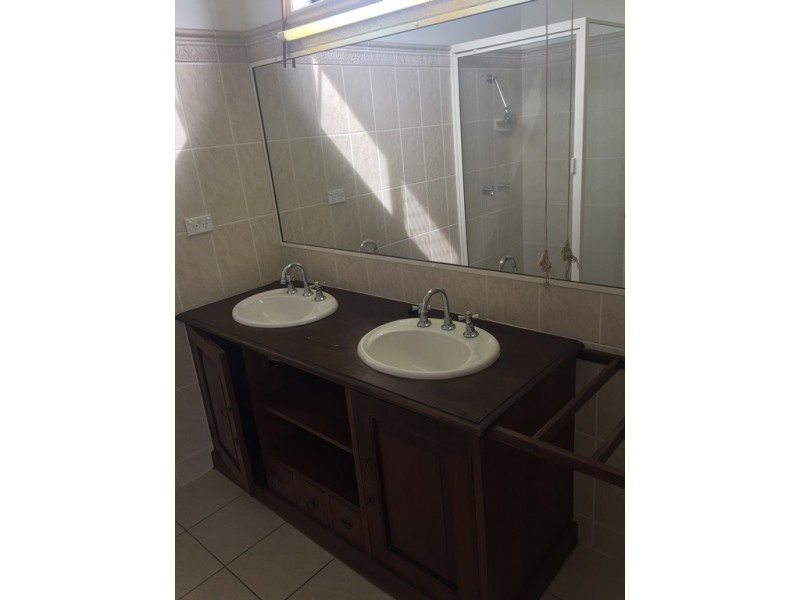 198 J Hickey Avenue, Clinton QLD 4680