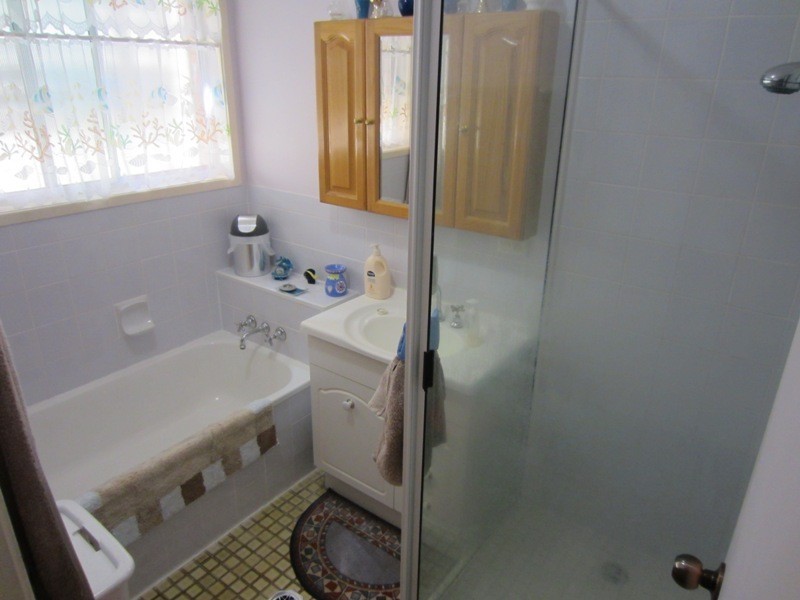 10 Centenary Drive, Boyne Island QLD 4680