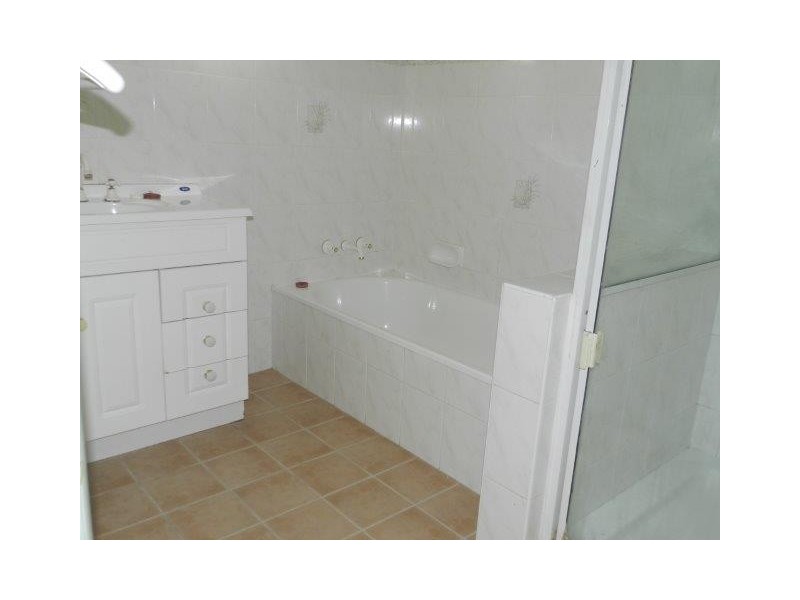 8 Marian Close, Gladstone QLD 4680