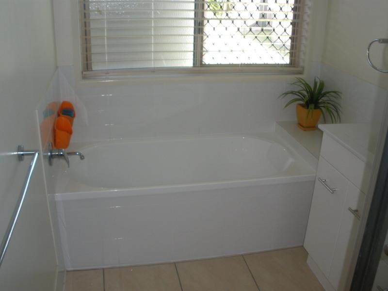 21 Billabong Drive, Glen Eden QLD 4680