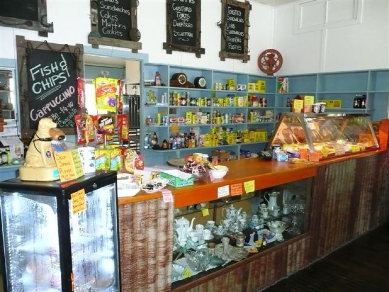 33 Raglan Street, Mount Larcom QLD 4695