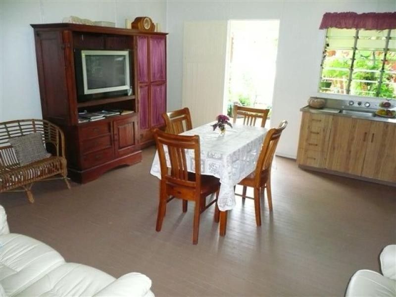 33 Raglan Street, Mount Larcom QLD 4695