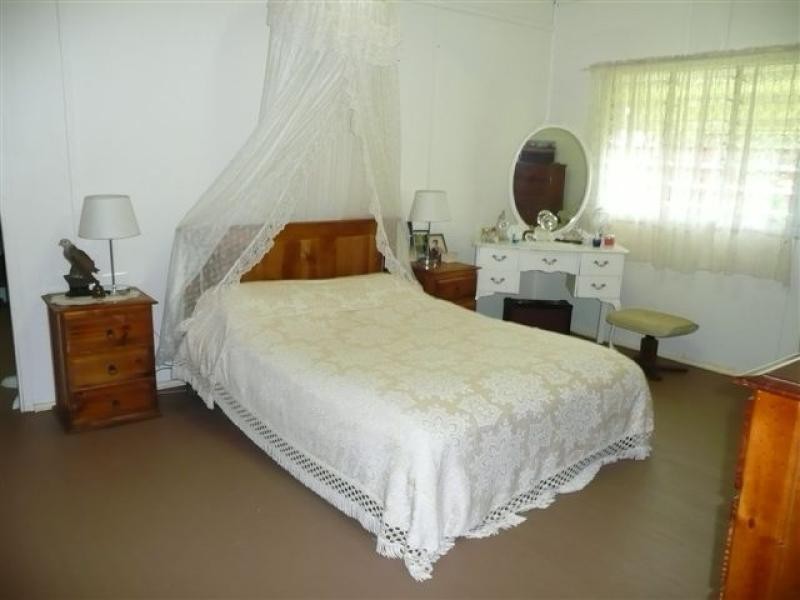 33 Raglan Street, Mount Larcom QLD 4695