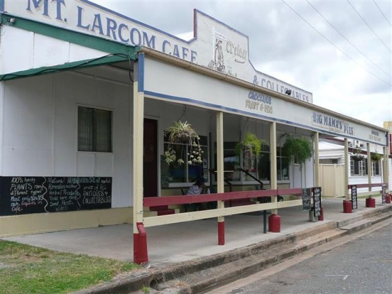 33 Raglan Street, Mount Larcom QLD 4695