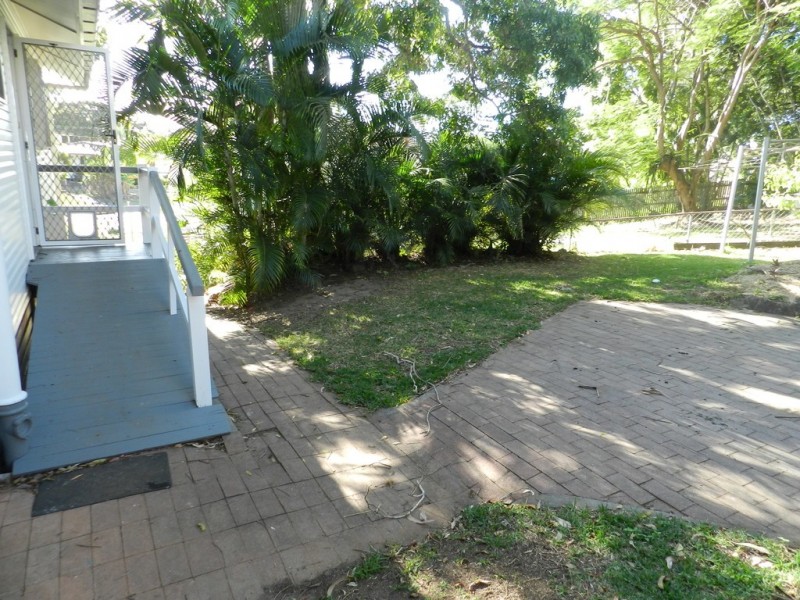 30 Charles Street, West Gladstone QLD 4680