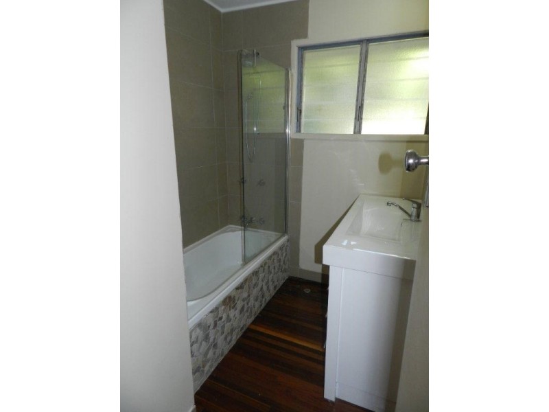 30 Charles Street, West Gladstone QLD 4680