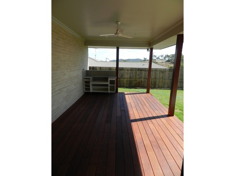 9 Cressbrook Street, Clinton QLD 4680