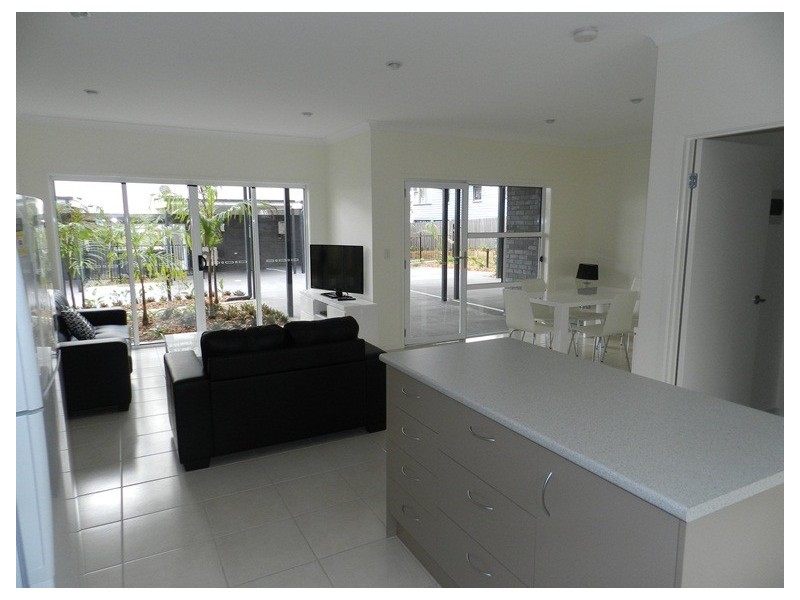 2/77-79 Tank Street, Gladstone QLD 4680