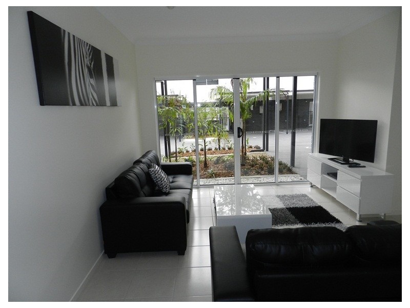 2/77-79 Tank Street, Gladstone QLD 4680