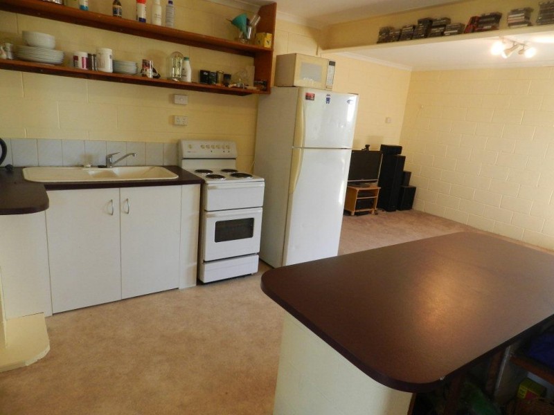 16 Stewart Street, West Gladstone QLD 4680