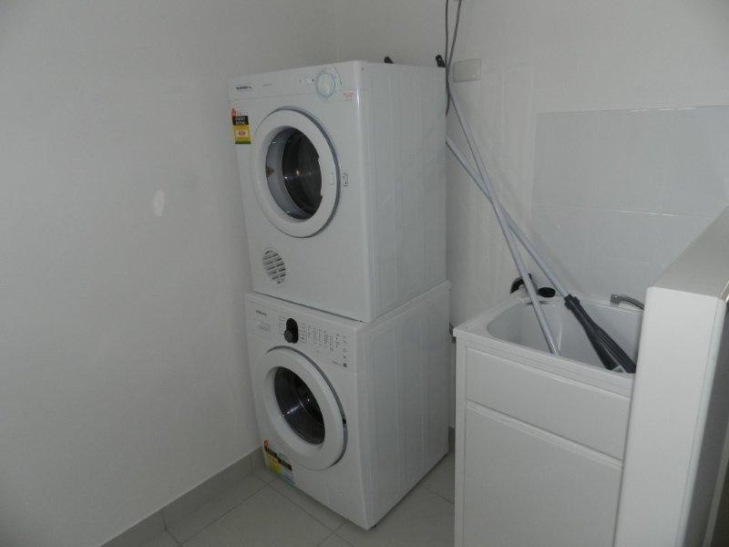 3/33 Side, West Gladstone QLD 4680