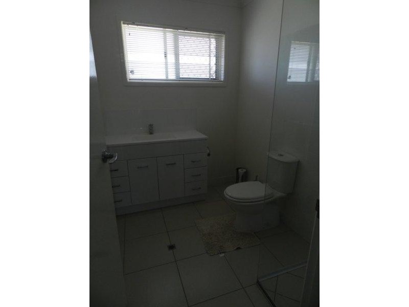 3/33 Side, West Gladstone QLD 4680