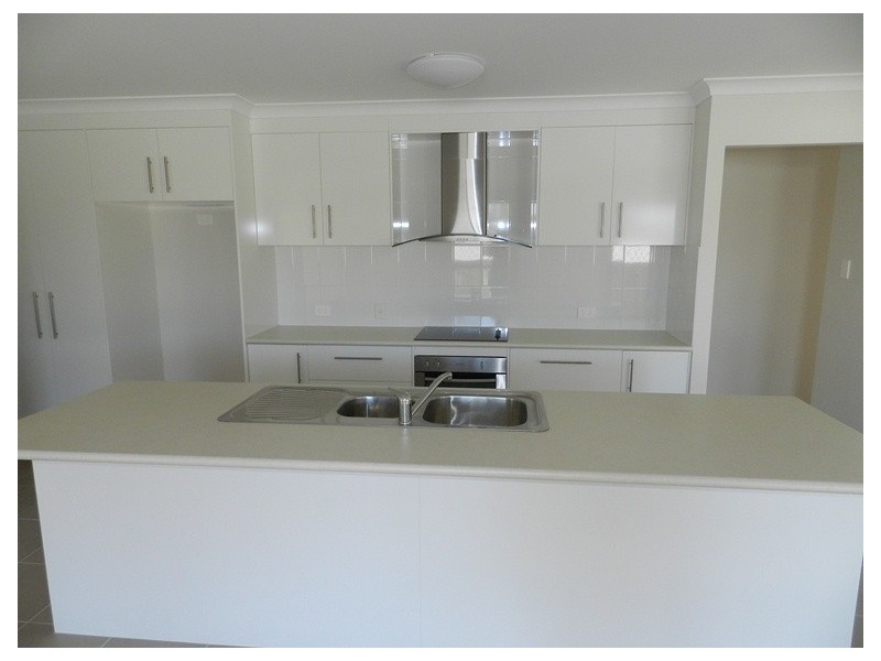 10 Namadgi Terrace, New Auckland QLD 4680