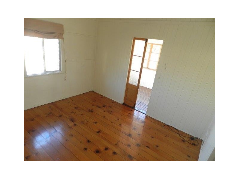 6 Flinders Street, West Gladstone QLD 4680