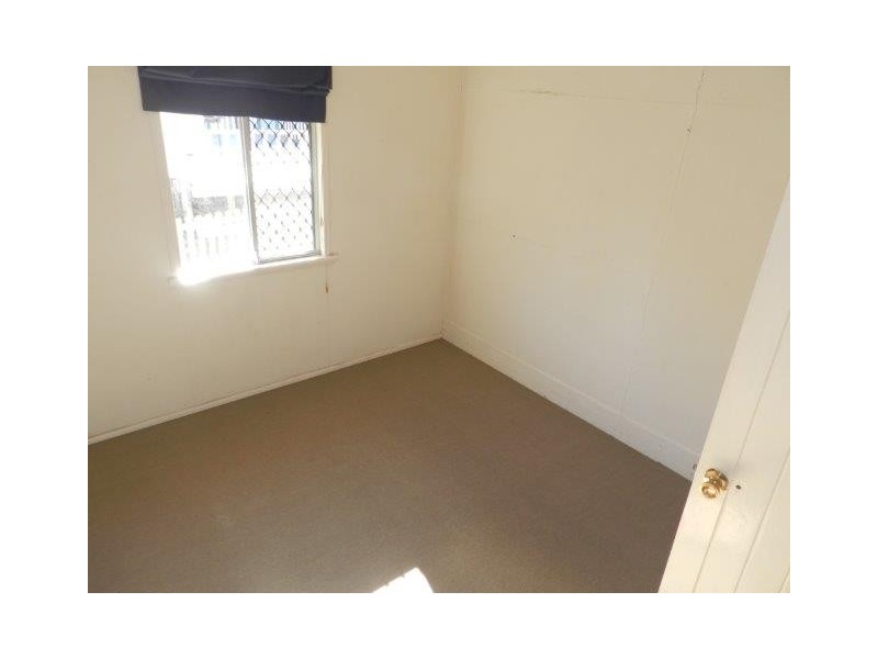 6 Flinders Street, West Gladstone QLD 4680