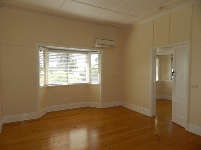 13 White Street, West Gladstone QLD 4680