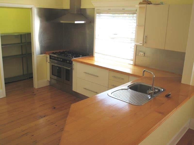 13 White Street, West Gladstone QLD 4680