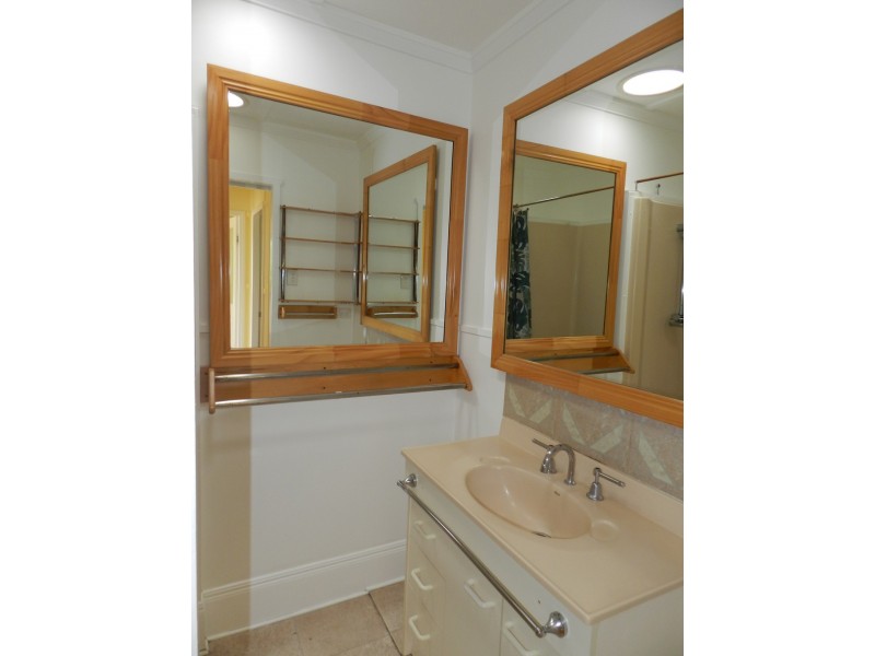 13 White Street, West Gladstone QLD 4680