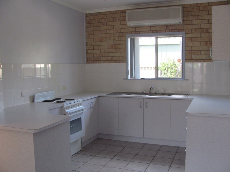 2/10 Kent Street, Bororen QLD 4678