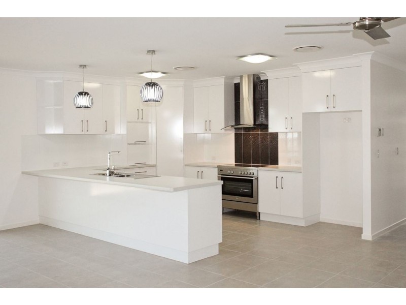 14 Spence Court, Kirkwood QLD 4680