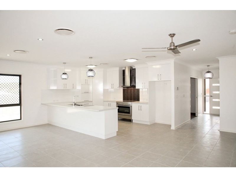 14 Spence Court, Kirkwood QLD 4680