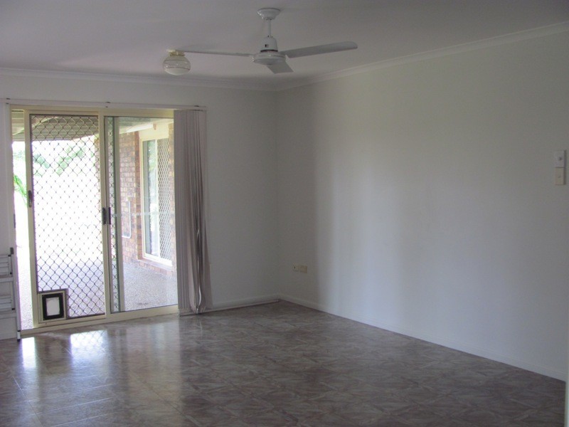 8 Kent Street, Bororen QLD 4678