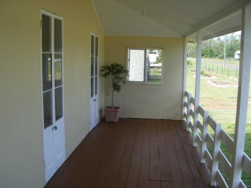 11 Pershouse Lane, Ambrose QLD 4702