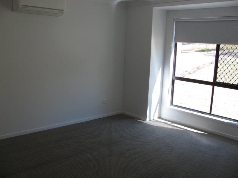 14 Oakdale Place, Kirkwood QLD 4680