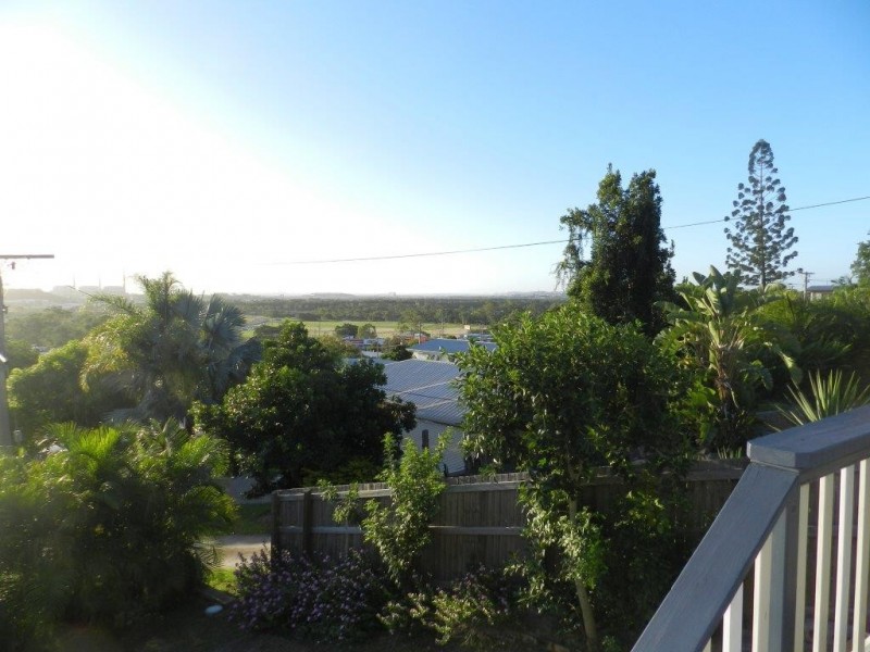 11 Berringar Lane, West Gladstone QLD 4680