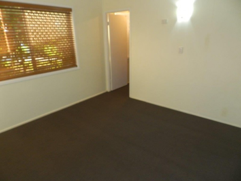 11 Berringar Lane, West Gladstone QLD 4680