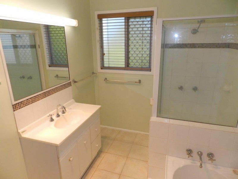 11 Berringar Lane, West Gladstone QLD 4680