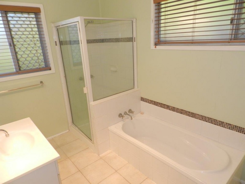 11 Berringar Lane, West Gladstone QLD 4680